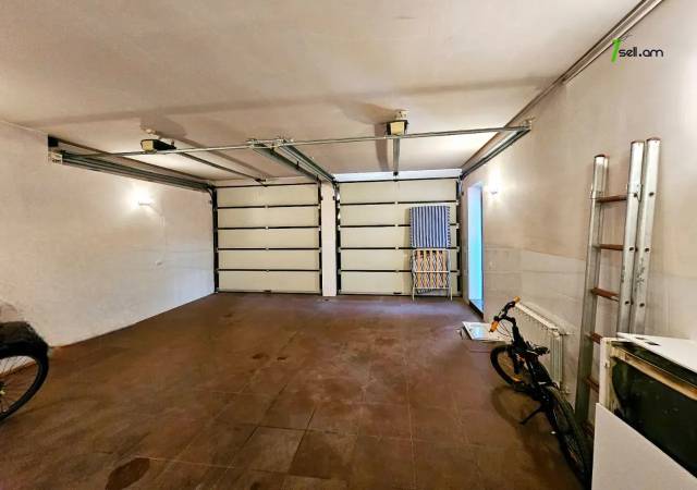 Երեք հարկանի քարե տուն Քեռու փողոցում Արաբկիրում, 1600 ք.մ., 3+ սանհանգույց, կապիտալ վերանորոգված