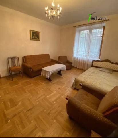 1 սենյականոց բնակարան Չարենցի փողոցում, 45 ք.մ., 2/4 հարկ, կապիտալ վերանորոգված, քարե շենք