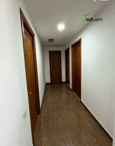 Բազմաֆունկցիոնալ գույք Պարոնյան փողոցում կենտրոնում, 95 քմ