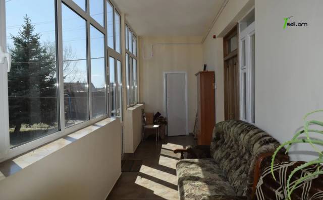 Մեկ հարկանի քարե տուն Մարմաշենում, 141 ք.մ., 2 սանհանգույց, մեծ հողամաս, եվրովերանորոգված