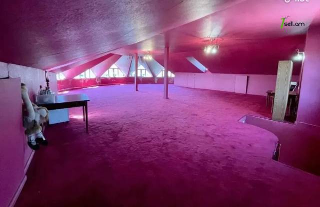 Չորս հարկանի քարե տուն Սիմեոն Երևանցու փողոցում կենտրոնում, 550 քմ, 3+ սանհանգույց