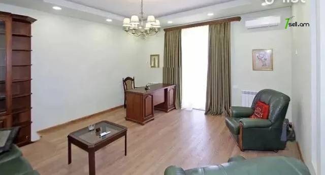 Երկու հարկանի քարե տուն, Վահագնի Թաղամաս Աջափնյակում, 600 քմ, 3+ սանհանգույց, կապիտալ վերանորոգված