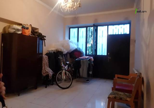 Երկու հարկանի քարե տուն Շենգավիթ փողոցում Շենգավիթում, 200 ք.մ., 2 սանհանգույց, մասնակի վերանորոգում