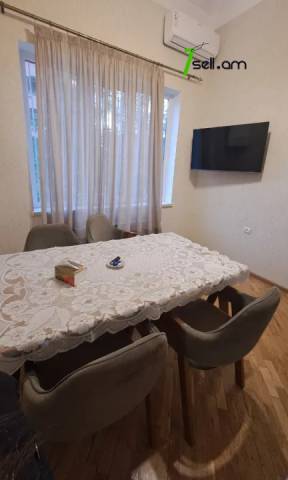 3 սենյականոց բնակարան Թումանյան փողոցում, 100 քմ, 1/5 հարկ, 2 սանհանգույց, կապիտալ վերանորոգված