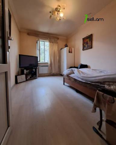 Երկու հարկանի քարե տուն Մայիսի 9-ի փողոցում Շենգավիթում, 300 ք.մ., 2 սանհանգույց