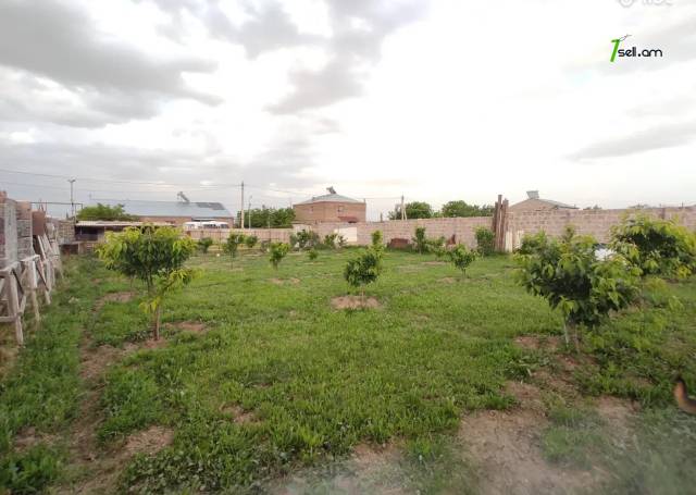 Հողատարածք բնակելի շինությունների համար Եղվարդում, 800 ք.մ.