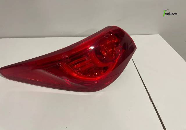 Infiniti Q50 լուսարձակ (2013-2018)