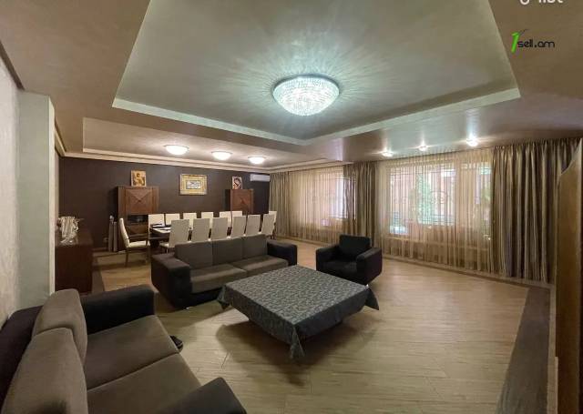 Երեք հարկանի տուն Արաբկիր 51-րդ փողոցում Արաբկիրում, 580 ք.մ., 3+ սանհանգույց