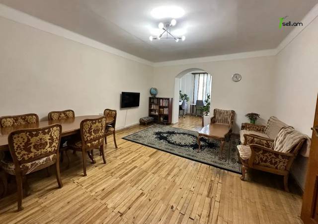 3 սենյականոց բնակարան Սարյանի փողոցում, 80 քմ, նախավերջին հարկ, եվրովերանորոգված, քարե շենք