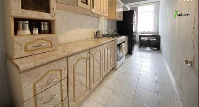 3 սենյականոց բնակարան Բաշինջաղյան փողոցում, 89 ք.մ., 3/5 հարկ, մասնակի վերանորոգում, քարե շենք