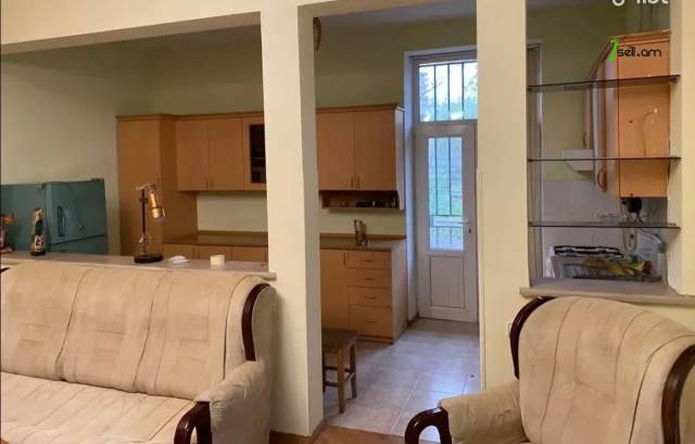 3 սենյականոց բնակարան Կոմիտասի պողոտայում, 115 քմ, 2/4 հարկ, բարձր առաստաղներ, մի քանի պատշգամբ