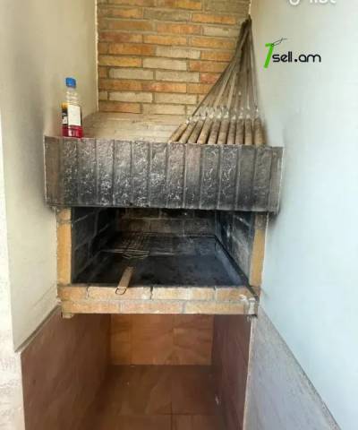 3 սենյականոց բնակարան նորակառույց շենքում Հրաչյա Ներսիսյան փողոցում, 115 քմ, բարձր առաստաղներ