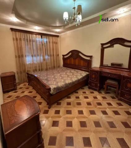 Մեկ հարկանի քարե տուն Ադանայի փողոցում կենտրոնում, 80 քմ, եվրովերանորոգված