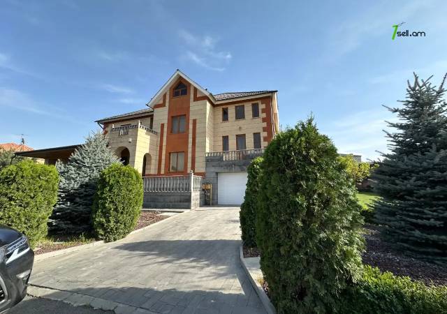 Երեք հարկանի տուն, Վահագնի Թաղամաս Աջափնյակում, 500 ք.մ., 3+ սանհանգույց