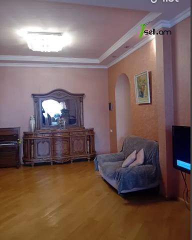 Երկու հարկանի տուն Զարոբյան փողոցում կենտրոնում, 221 ք.մ., 2 սանհանգույց