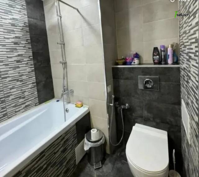 4 սենյականոց բնակարան, Նորաշեն թաղամաս, 97 քմ, 9/16 հարկ, 2 սանհանգույց, կապիտալ վերանորոգված