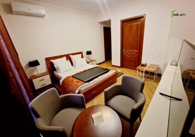 Չորս հարկանի քարե տուն Նաիրի Զարյան փողոցում Արաբկիրում, 800 քմ, 3+ սանհանգույց