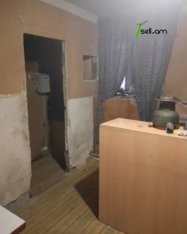 Երեք հարկանի քարե տուն Նոր Արեշի 37րդ փողոցում Էրեբունիում, 536 ք.մ., 2 սանհանգույց