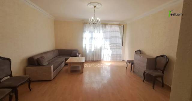 Մեկ հարկանի քարե տուն Տոլստոյի փողոցում կենտրոնում, 80 քմ, կապիտալ վերանորոգված