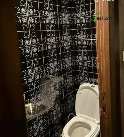 3 սենյականոց բնակարան Մխիթար Հերացու փողոցում, 91 ք.մ., 3/6 հարկ, մի քանի պատշգամբ, քարե շենք