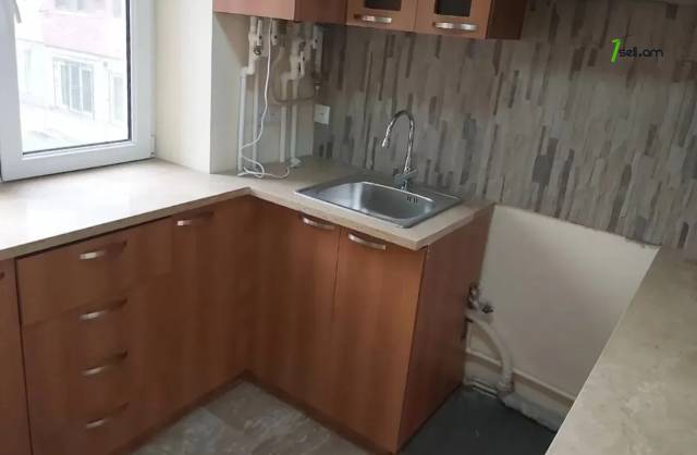3 սենյականոց բնակարան Կոմիտասի պողոտայում, 78 ք.մ., 2/5 հարկ, կապիտալ վերանորոգված, քարե շենք