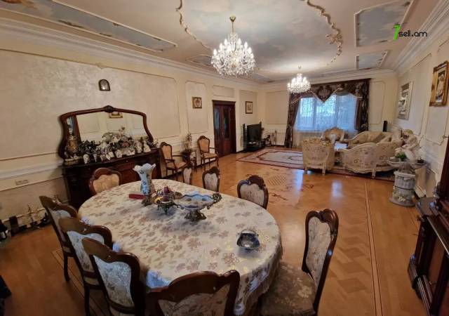 Երկու հարկանի քարե տուն Մոլդովական փողոցում Նոր Նորքում, 1300 ք.մ., 3+ սանհանգույց, եվրովերանորոգված