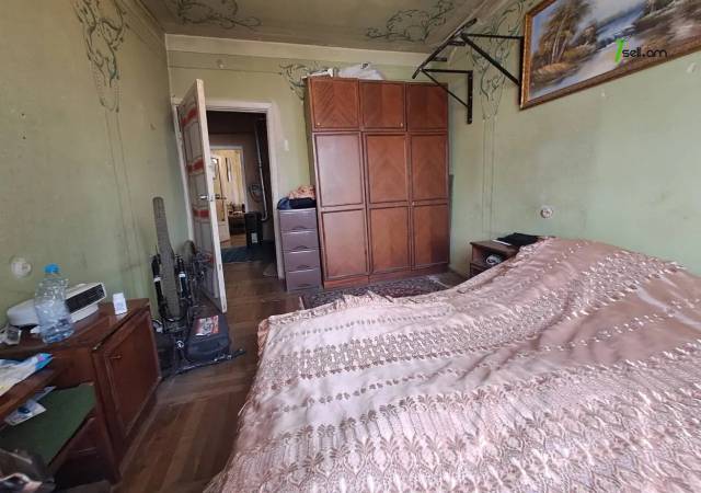 3 սենյականոց բնակարան Վարդանանց փողոցում, 90 ք.մ., մի քանի պատշգամբ, քարե շենք