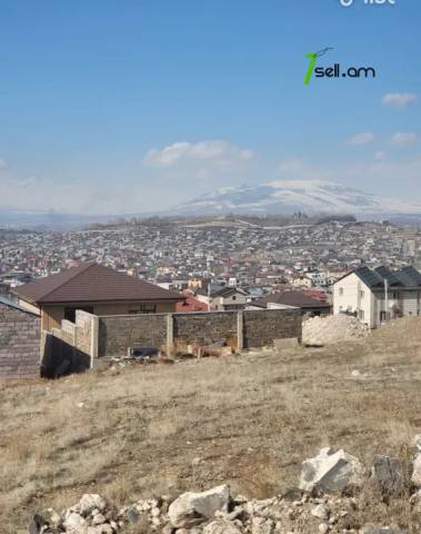 Հողատարածք բնակելի շինությունների համար Ավանում, 800 ք.մ.