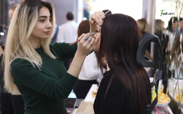 Աթոռի վարձակալություն դիմահարդար