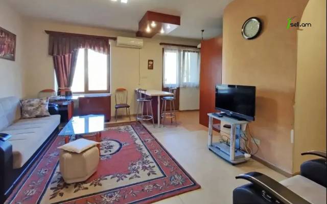 2 սենյականոց բնակարան Կոմիտասի պողոտայում, 57 քմ, նախավերջին հարկ, եվրովերանորոգված, քարե շենք