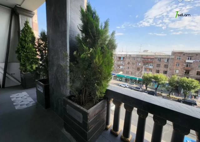 Ընդարձակ 2 սենյականոց բնակարան Կոմիտասի պողոտայում, 128 ք.մ., նախավերջին հարկ, բարձր առաստաղներ