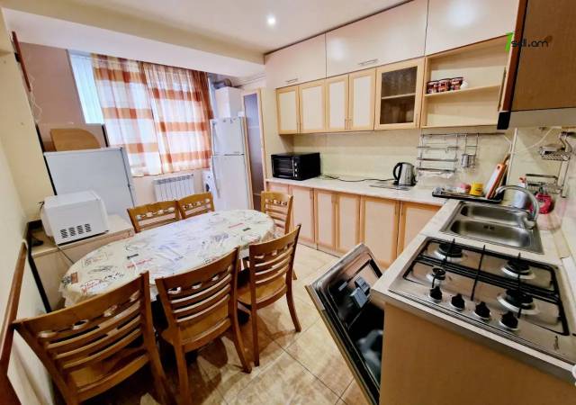 2 սենյականոց բնակարան Նար-Դոսի փողոցում, 80 ք.մ., 7/9 հարկ, եվրովերանորոգված