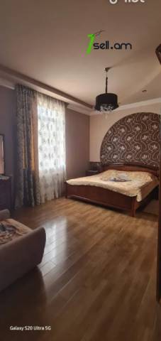 Երկու հարկանի տուն Պետրոս Դուրյանի փողոցում Ավանում, 330 քմ, 2 սանհանգույց, կապիտալ վերանորոգված