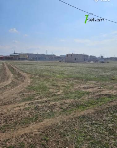 Հողատարածք բնակելի շինությունների համար Եղվարդում, 400 քմ