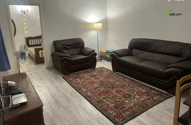 Մեկ հարկանի քարե տուն Համո Սահյան փողոցում Արաբկիրում, 50 քմ, եվրովերանորոգված