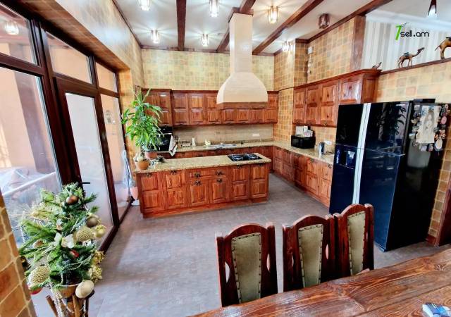 Ընդարձակ 5 սենյականոց բնակարան նորակառույց շենքում Այգեձորի փողոցում, 300 ք.մ., 3+ սանհանգույց