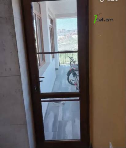 3 սենյականոց բնակարան նորակառույց շենքում Գարեգին Հովսեփյան փողոցում, 104 ք.մ., 3/6 հարկ