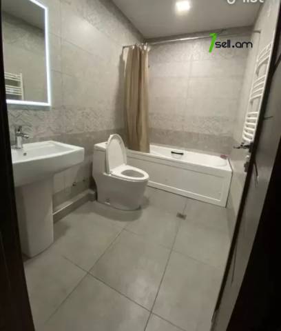 3 սենյականոց բնակարան նորակառույց շենքում Պարույր Սևակի փողոցում, 110 ք.մ., 2 սանհանգույց