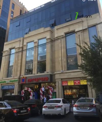 3 սենյականոց բնակարան նորակառույց շենքում Հանրապետության փողոցում, 55 քմ, նախավերջին հարկ