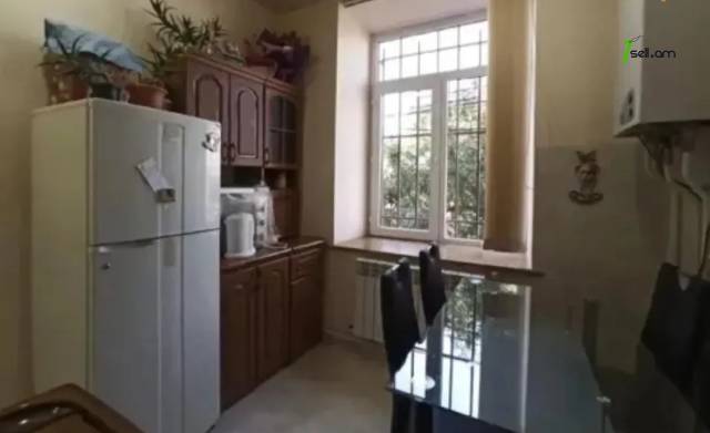 3 սենյականոց բնակարան, Arshakuniants avenue, 72 ք.մ., 3/5 հարկ, կապիտալ վերանորոգված, քարե շենք