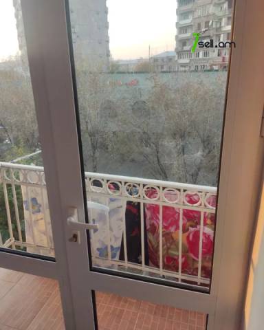 1 սենյականոց բնակարան Եղիշե Թադևոսյան փողոցում, 40 ք.մ., կոսմետիկ վերանորոգում, քարե շենք