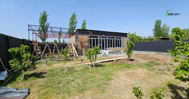 Մեկ հարկանի քարե տուն Վանի Հերոսների փողոցում Աշտարակում, 1170 քմ, կոսմետիկ վերանորոգում