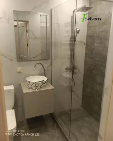 2 սենյականոց բնակարան Կոմիտասի պողոտայում, 57 ք.մ., նախավերջին հարկ, կապիտալ վերանորոգված, քարե շենք