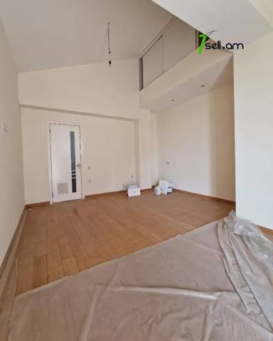 Երեք հարկանի քարե տուն, Նոյ թաղամաս Աջափնյակում, 600 ք.մ., 3+ սանհանգույց, եվրովերանորոգված