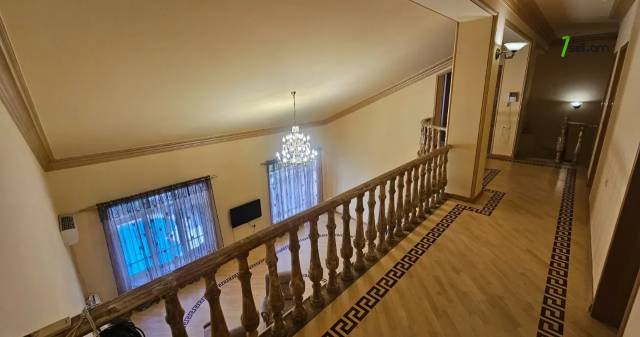 Երեք հարկանի քարե տուն Վրթանես Փափազյան փողոցում Արաբկիրում, 500 քմ, 3+ սանհանգույց