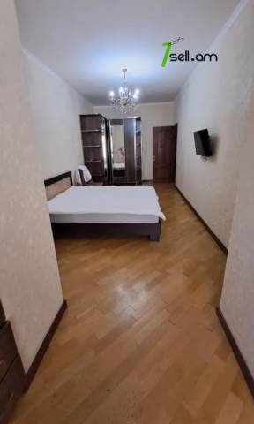 3 սենյականոց բնակարան Սայաթ-Նովայի պողոտայում, 105 քմ, 2/5 հարկ, 2 սանհանգույց, մի քանի պատշգամբ