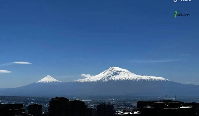 3 սենյականոց բնակարան նորակառույց շենքում Կոմիտասի պողոտայում, 87 ք.մ., բարձր առաստաղներ