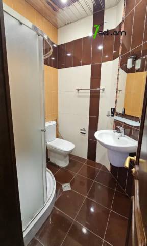 Երկու հարկանի քարե տուն, Վահագնի Թաղամաս Աջափնյակում, 1750 ք.մ., 3+ սանհանգույց