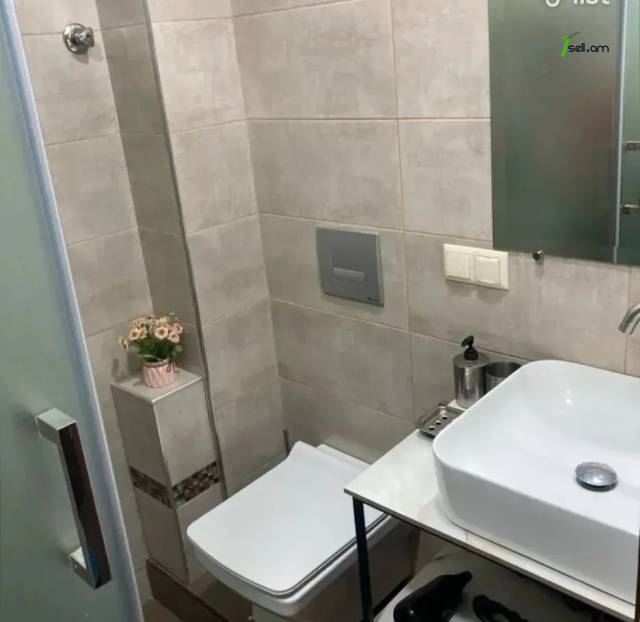 2 սենյականոց բնակարան Սարյան փողոցում, 45 քմ, 2/4 հարկ, բարձր առաստաղներ, կապիտալ վերանորոգված