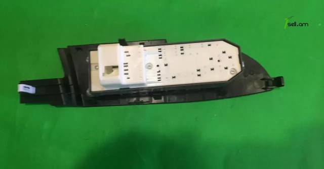 Corolla 2014-2019 ապակիների կառավարման բլոկ